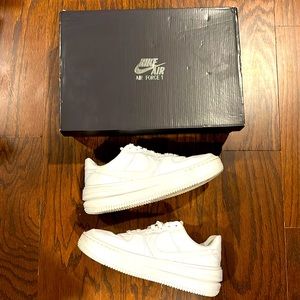 Women 9.5 Nike Air Force 1 PLT.AF.ORM classic